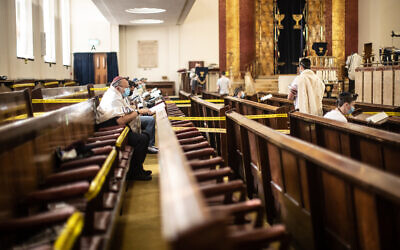 Synagogue service under lockdown in the early stages of the pandemic (Marc Morris Photography)