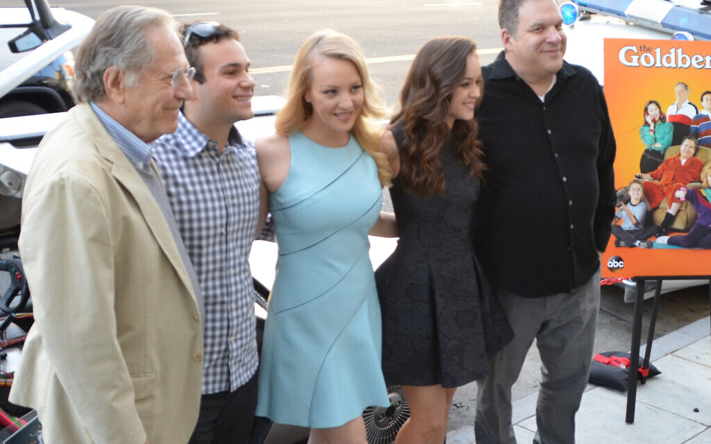Segal (left) with The Goldbergs cast, 2014 (Wikipedia/Author	Mingle MediaTV/ Source: https://www.flickr.com/photos/minglemediatv/14085577173/ / Attribution-ShareAlike 2.0 Generic (CC BY-SA 2.0))