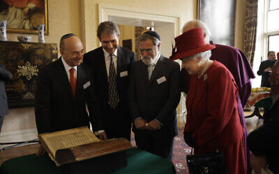 Former Board of Deputies President Vivan Wineman with Rabbi Lord Sacks and former Archbishop of Canterbury Rowan Williams, showing her Majesty the Queen and Prince Philip the Codex Valmadonna, which is the oldest Jewish manuscript which dates from the period prior to the expulsion of the Jews from England in 1290.  (Via Jewish News)