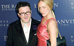 Alber Elbaz with actress, model, filmmaker, and fashion designer Chloe Sevigny
(Credit Image: A© Ed Geller/Globe P) Alber Elbaz with actress, model, filmmaker, and fashion designer Chloe Sevigny
(Credit Image: A© Ed Geller/Globe P)