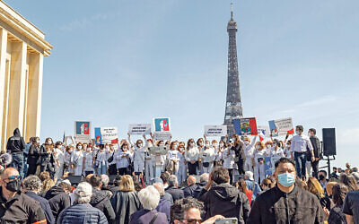 2FJRY40 Paris, France. 25th Apr, 2021. Rally demanding justice for Sarah Halimi following the decision of the Court of Cassation