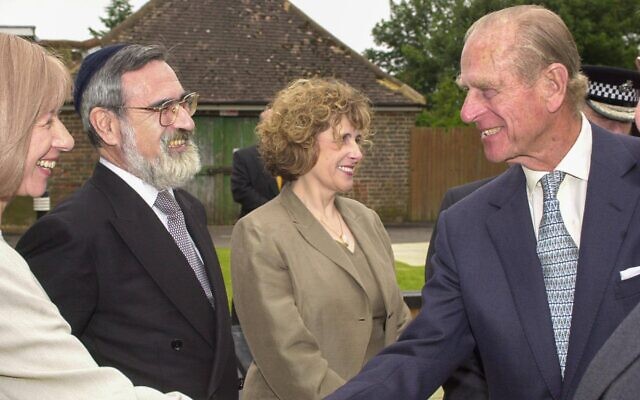 Prince Philip greeting Rabbi Lord Sacks at Hertsmere Jewish Primary (Credit: David Katz)