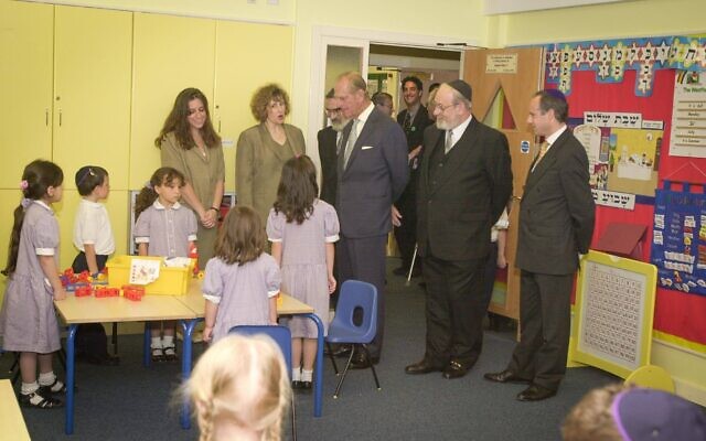 Prince Philip with Jonathan Arkush (right) at Hertsmere Jewish Primary (Credit: David Katz)