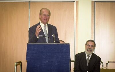 Prince Philip makes a joke at Hertsmere Jewish Primary's opening, which Rabbi Lord Sacks enjoyed! (Credit: David Katz)