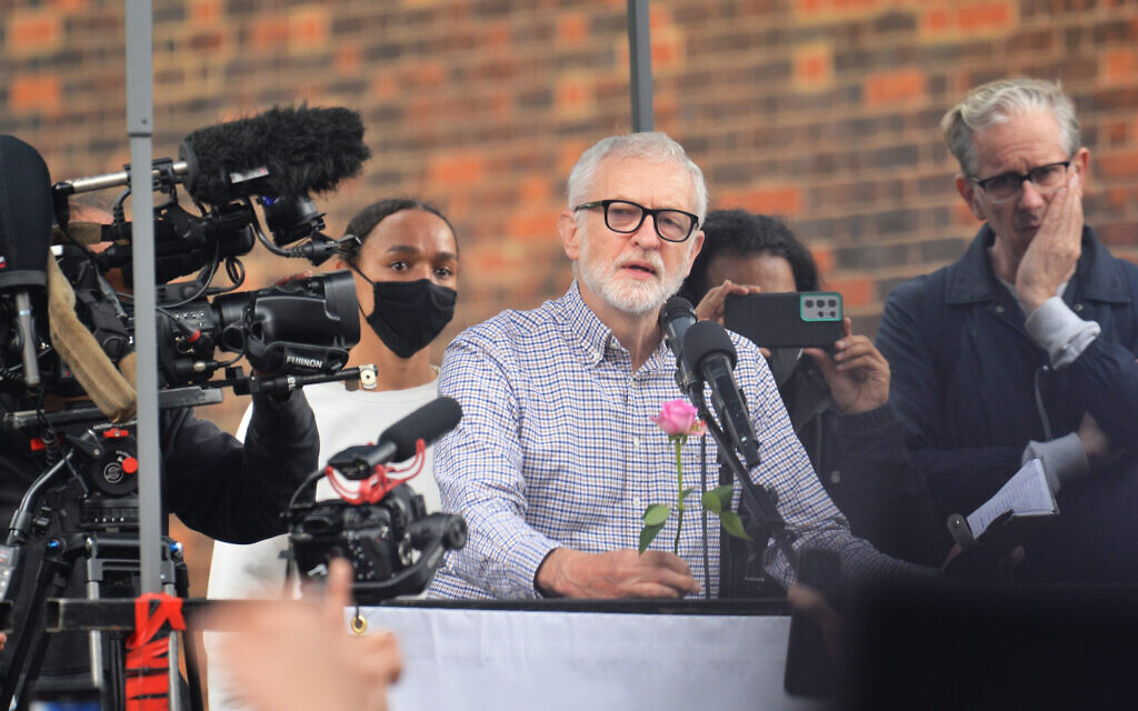Friend of Hamas Jeremy Corbyn speaks at a event.