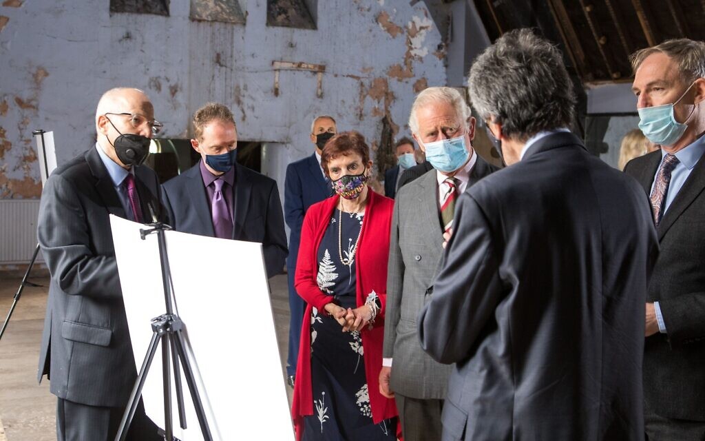His Royal Highness, Helen Hyde, im Murphy, Michael Mail, and Trustee Stephen Goldman and architect Ashley Davies.