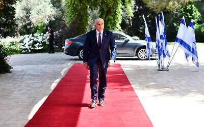 Yair Lapid arrives at the Israeli president's residence on Wednesday morning for talks on government formation (Photo: Beit HaNasi)