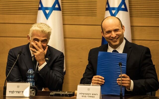 New Israeli Prime Minister Naftali Bennett (R), leader of the Yamina right-wing alliance, and Yair Lapid, leader of the Yesh Atid opposition centrist party Photo: Ilia Yefimovich/dpa