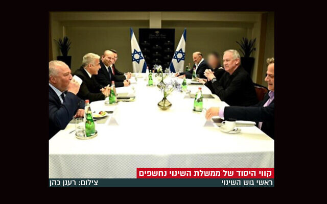 A Charedi Orthodox news site in Israel blurred the face of the only woman in a photo published on June 7, 2021. (Screenshot from Bechadrei CCharedim)