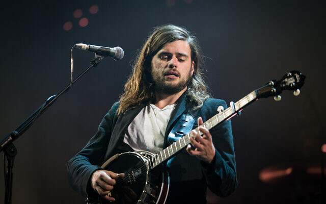 KBC6R7 The British folk rock band Mumford & Sons performs a live concert at Oslo Spektrum. Here musician Winston Marshall on banjo is seen live on stage. Norway, 10/05 2016.