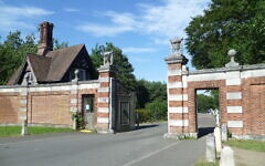 The main entrance to Trent Country Park. (Wikipedia/Author Philafrenzy/ Attribution-ShareAlike 4.0 International (CC BY-SA 4.0) https://creativecommons.org/licenses/by-sa/4.0/legalcode) The main entrance to Trent Country Park. (Wikipedia/Author Philafrenzy/ Attribution-ShareAlike 4.0 International (CC BY-SA 4.0) https://creativecommons.org/licenses/by-sa/4.0/legalcode)