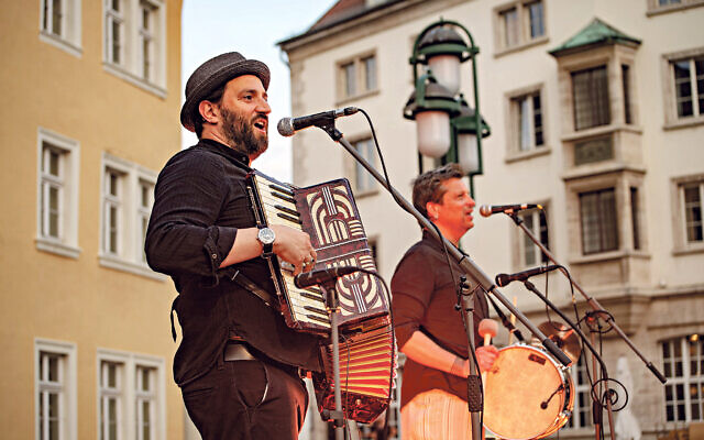 Daniel Kahn, left, and Christian Dawid at Marktplatz Weimar at last year’s event