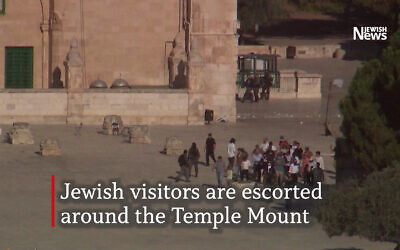 Jewish visitors under police escort at the Temple Mount (Photo: Reuters)