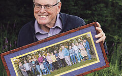 Photographer Arthur Edwards with his portrait of Zigi Shipper's family Photographer Arthur Edwards with his portrait of Zigi Shipper's family