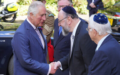 HRH The Prince of Wales meets Chief Rabbi Ephraim Mirvis as he arrives at the Belfast Hebrew Congregation.  Photo by Aaron McCracken