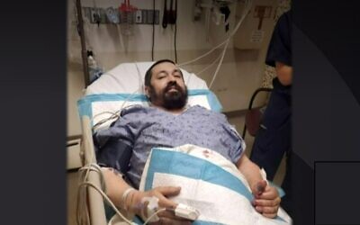 Rabbi Shlomo Noginski recovering in hospital (Photo: Rabbi Dan Rodkin)