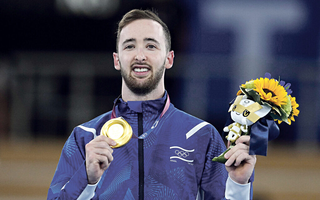 Artem Dolgopyat with his gold medal