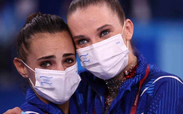 Linoy Ashram (left) (Credit: Olympics on Twitter)
