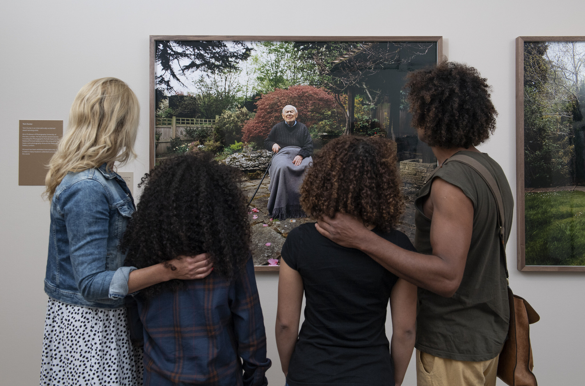© IWM (0855)
Visitors look at Tom Hunter’s portrait of Sigi Ciffer, exhibited as part of Generations: Portraits of Holocaust Survivors at IWM London.