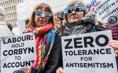 An antisemitism protest against Jeremy Corbyn, outside Labour Party offices in Victoria Street. Credit: Guy Bell/Alamy Live News