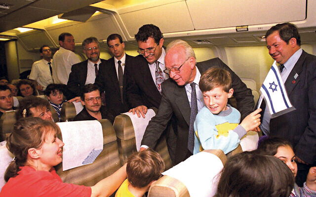 Yitzhak Rabin welcomes Russian immigrants in April 1994