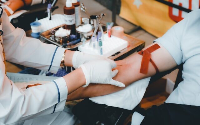 Blood donation (Photo by Nguyễn Hiệp on Unsplash)