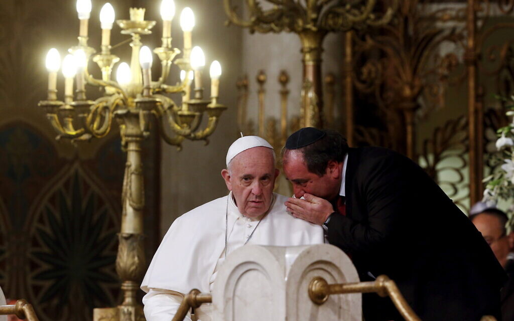 Pope Francis listens to a member of the Jewish community during a visit to Rome's Great Synagogue in 2016 (Photo: Reuters)