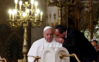 Pope Francis listens to a member of the Jewish community during a visit to Rome's Great Synagogue in 2016 (Photo: Reuters)