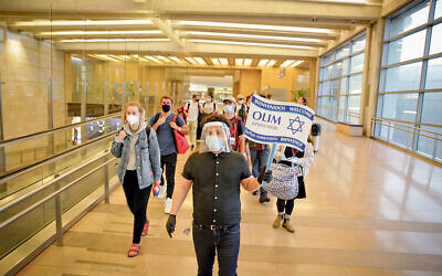 New arrivals: Olim at Israel’s Ben-Gurion airport this year (Credit: Yonit Schiller)