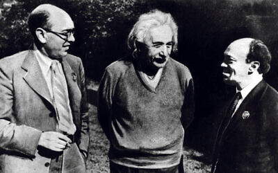 Solomon Mikhoels right met Albert Einstein and Itzik Feffer in 1943