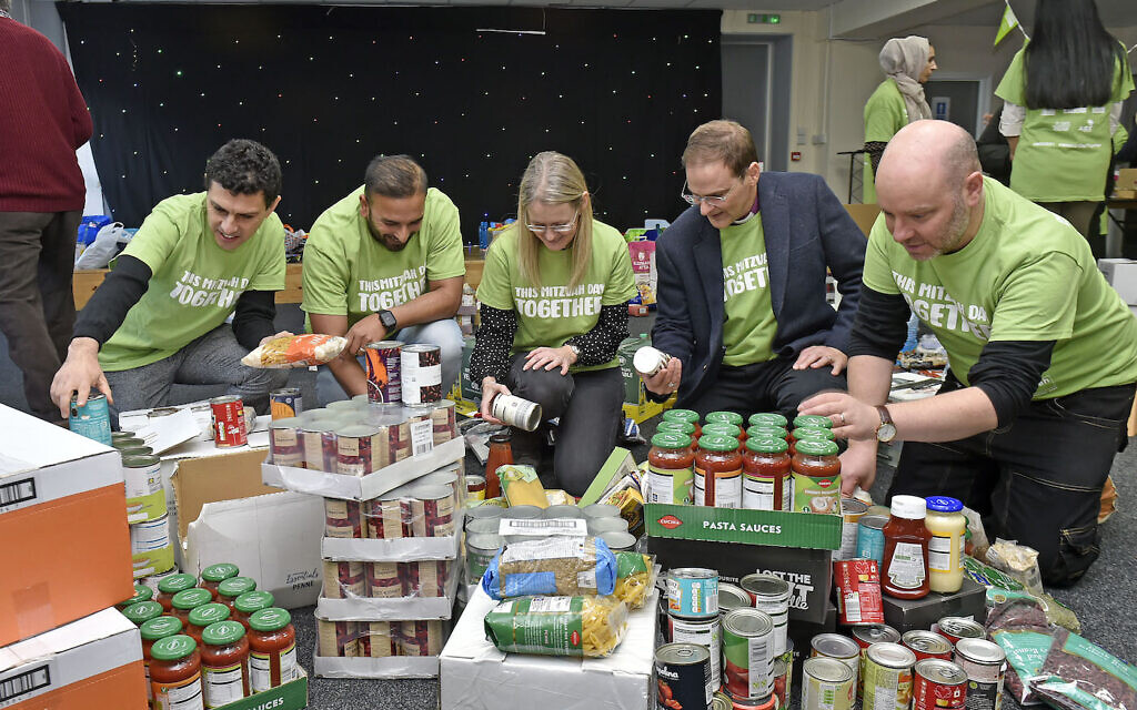 Mitzvah Day at Shapla Hall, Bradford 2021
Alex Sobel MP Leeds North West, Homayun Islam, Rev Jenny Ramsden, Bishop of Bradford, Simon Phillips