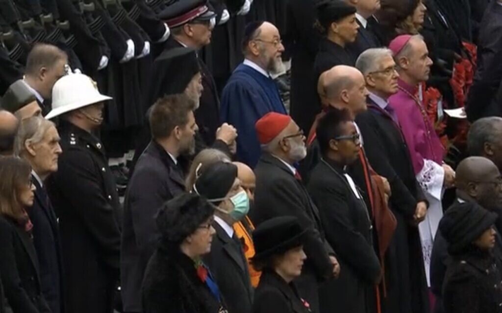 Chief Rabbi Mirvis at the Cenotaph Chief Rabbi Mirvis at the Cenotaph