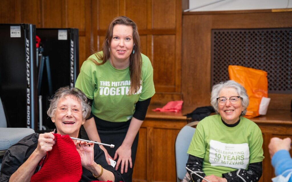 Day of activities at Golders Green Synagogue including knitting for the homeless and planting a tree Day of activities at Golders Green Synagogue including knitting for the homeless and planting a tree