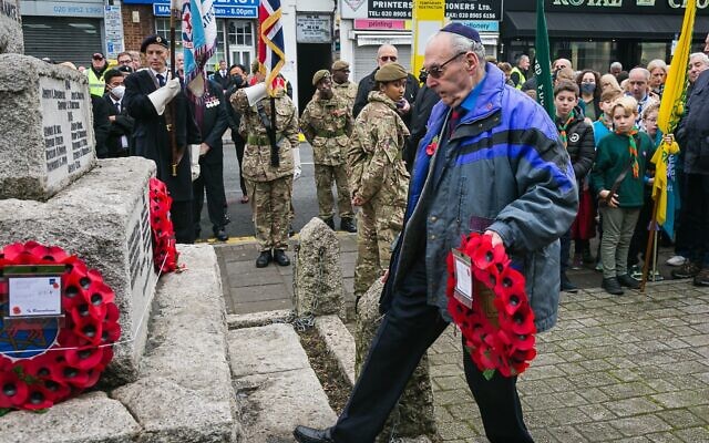 Freddy Berdach, Jewish Care Ronson Family Community Centre volunteer laid a wreath on behalf of Jewish Care at the Edgware Cenotaph. Photo by Yakir Zur