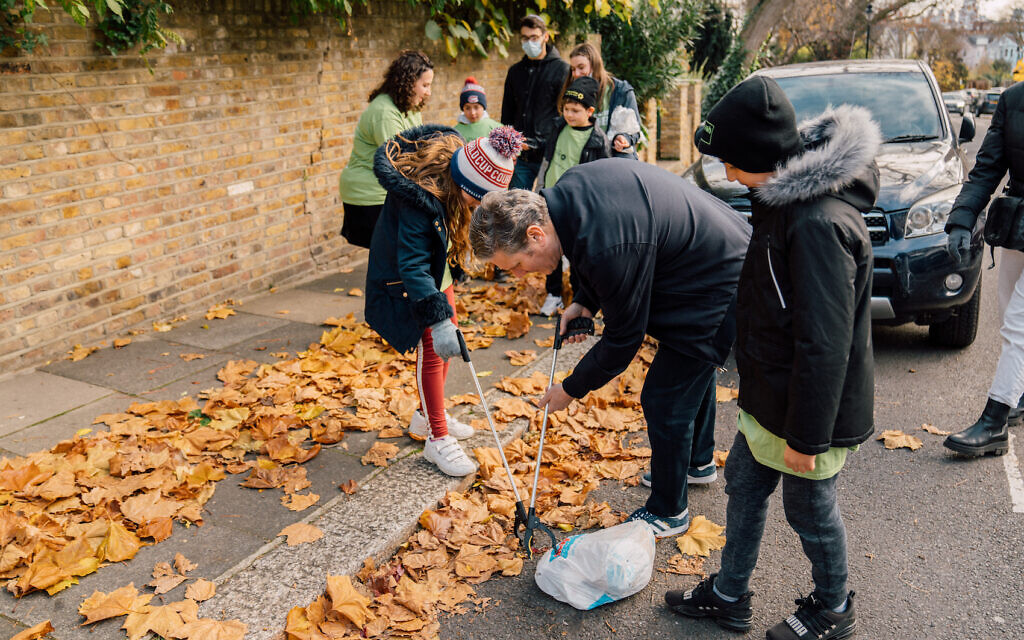 Sir Keir Starmer taking part in Mitzvah Day 2021 (photo credit: Tom Pullen) Sir Keir Starmer taking part in Mitzvah Day 2021 (photo credit: Tom Pullen)