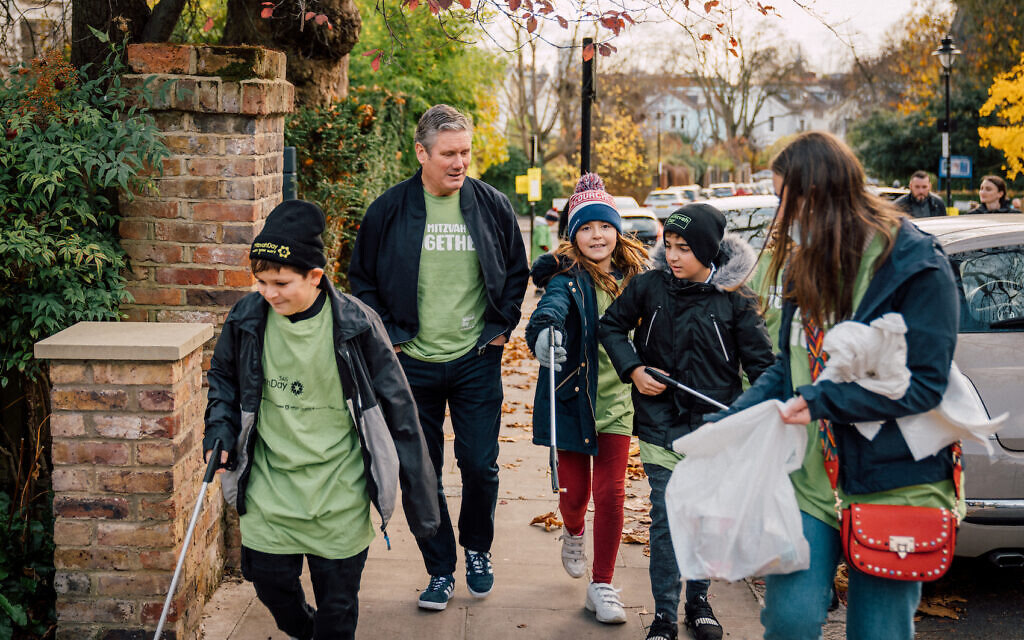 Sir Keir Starmer taking part in Mitzvah Day 2021 (photo credit: Tom Pullen) Sir Keir Starmer taking part in Mitzvah Day 2021 (photo credit: Tom Pullen)