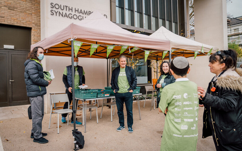 Sir Keir Starmer taking part in Mitzvah Day 2021 at South Hampstead Synagogue (photo credit: Tom Pullen) Sir Keir Starmer taking part in Mitzvah Day 2021 at South Hampstead Synagogue (photo credit: Tom Pullen)