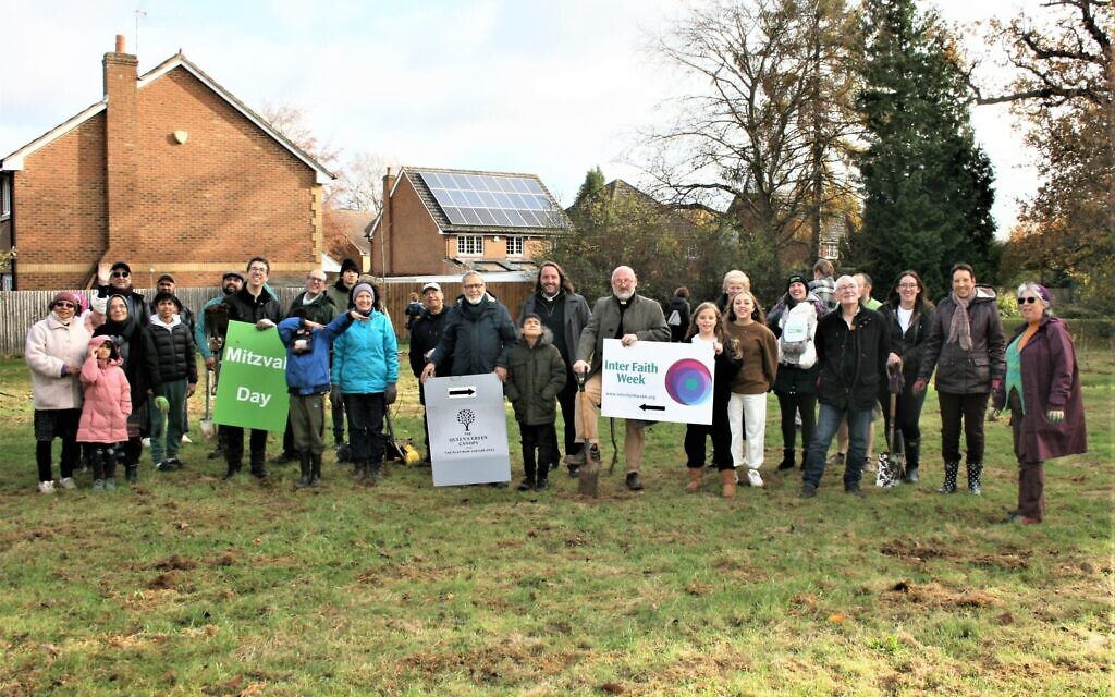 Members of SAMS, St Saviours Church and Muslim Community Members. Members of SAMS, St Saviours Church and Muslim Community Members.
