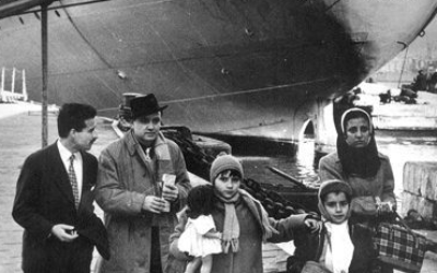 Egyptian-Jewish refugees boarding a ship