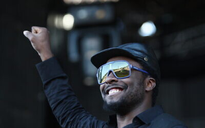 will.i.am performing with the Black Eyed Peas (Wikipedia/ Author Moses/ Attribution 2.0 Generic (CC BY 2.0) )