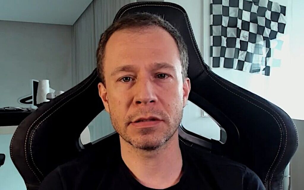 Tiago Leifert seen in a video he recorded in Rio de Janeiro, Brazil, Dec. 27, 2021. (Tiago Leifert/Instagram)
