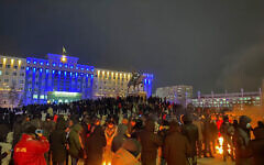 Protest in Aktobe on 4 January 2022 (Wikipedia/Author Esetok/Attribution-ShareAlike 4.0 International (CC BY-SA 4.0)) Protest in Aktobe on 4 January 2022 (Wikipedia/Author Esetok/Attribution-ShareAlike 4.0 International (CC BY-SA 4.0))