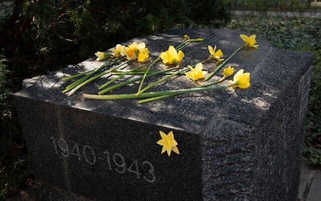 Warsaw, Warsaw, Poland. 19th Apr, 2021. A memorial stone is covered with daffodils on April 19 2021 in Warsaw, Poland. On April 19 people commemorate the victims of the Warsaw Ghetto uprising that took place on April 19, 1943. Today marks its 78th anniversary. Credit: Aleksander Kalka/ZUMA Wire/Alamy Live News