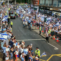 Thousands line the streets of Kensington in support for Israel in 2014
(Raine Marcus/Israel Sun photo)