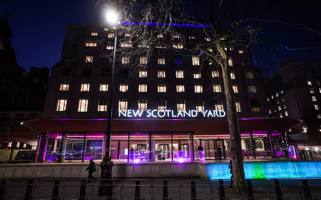 RE-TRANSMISSION ADDING LOCATION A view of New Scotland Yard in central London, lit up in purple for Holocaust Memorial day. Picture date: Thursday January 27, 2022.
