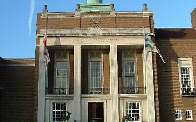 Hertfordshire County Council (Wikipedia/ Robin Hall / County Hall Hertford / CC BY-SA 2.0)