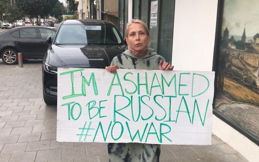 Russian Israeli Ivana Mereulova at the Ukrainian Cultural Centre in Tel Aviv, 1 March, 2022 (Jeremy Last)