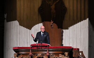 Sir Lloyd Dorfman speaks at Never to Forget Covid-19 memorial concert at St Paul's Cathedral, 23 March 2022