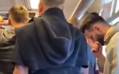 Football fans sing an antisemitic chant on a train close to Birmingham, apparently on 19 March, 2022 (Twitter)