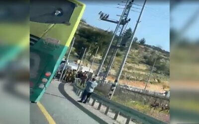 The scene of a terror attack on a bus in the West Bank on 31 March, 2022 (Screengrab/Israeli Channel 13 News)